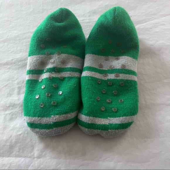 FRIENDS Central Perk Sock Slippers with Anti Slip Grips - Picture 3 of 3